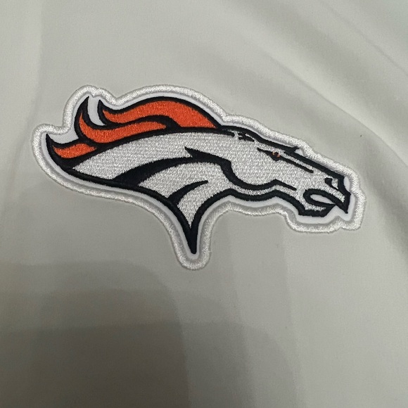 Denver Broncos Nike size Medium White short sleeve - Picture 2 of 3
